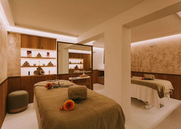 Готель Grand Tonic & Nuxe