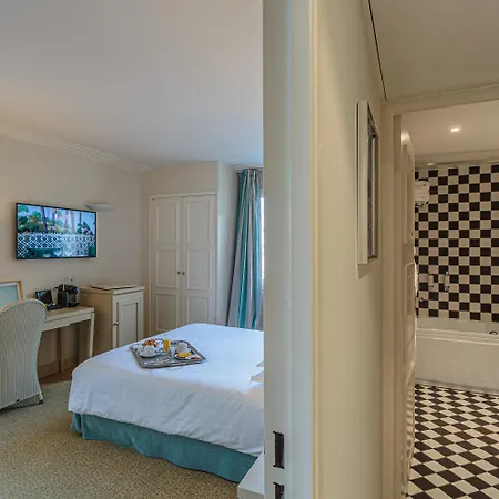 Grand Tonic & Nuxe Biarriz