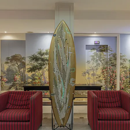 多尼克比亚丽兹豪华酒店 4*