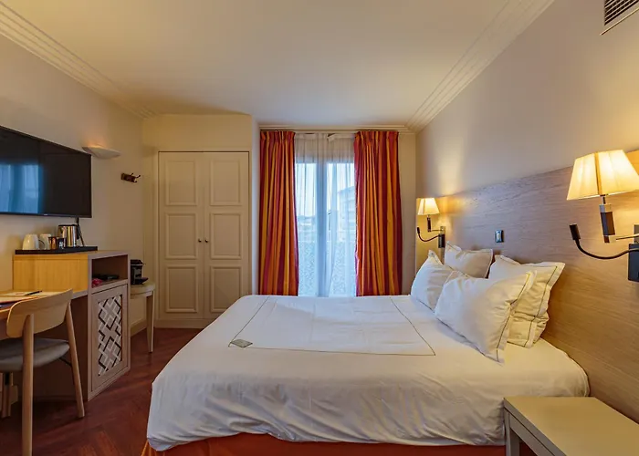 Grand Tonic & Nuxe Hotell 4*